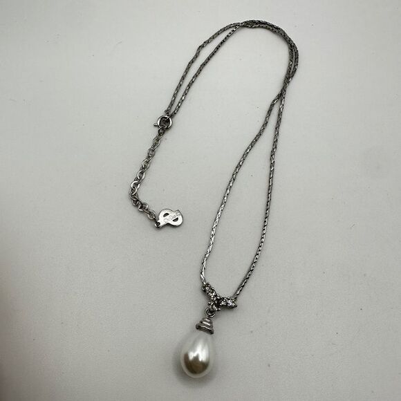 Vintage Christian Dior Faux Pearl and rhinestone drop necklace in silver tone! - Picture 8 of 16